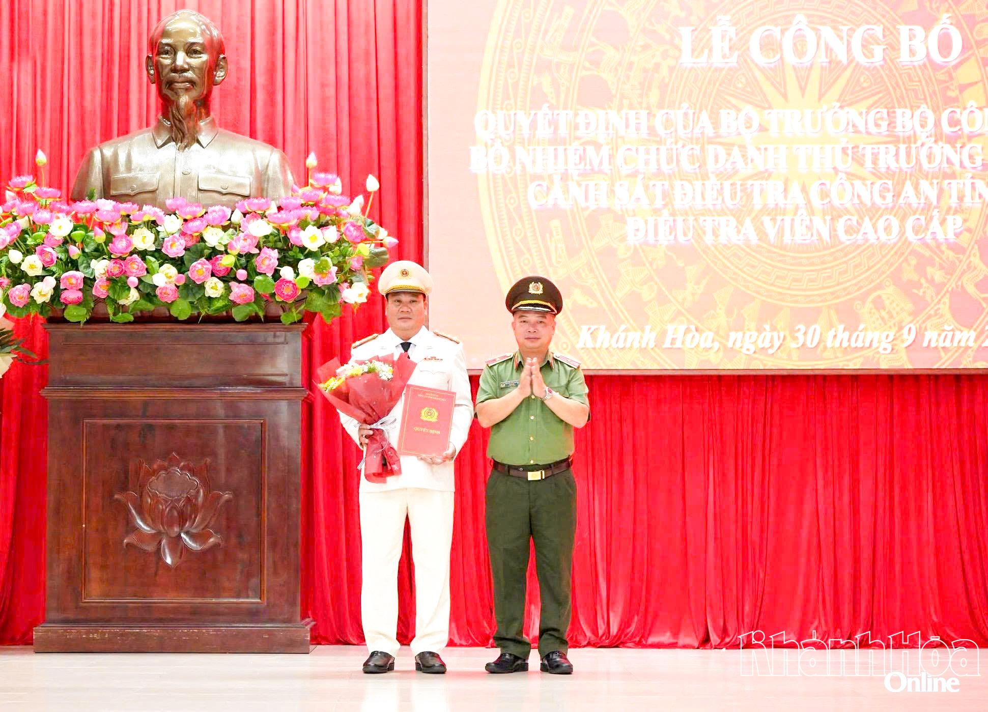 Thừa uỷ quyền của Bộ trưởng Bộ Công an, Thiếu tướng Nguyễn Hữu Phước đã trao quyết định của Bộ trưởng Bộ Công an bổ nhiệm Đại tá Nguyễn Mậu An - Phó Giám đốc Công an tỉnh, giữ chức vụ Thủ trưởng Cơ quan Cảnh sát điều tra Công an tỉnh và chức danh Điều tra viên cao cấp.