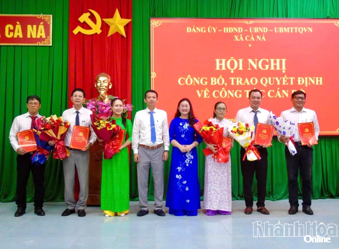 Xã Cà Ná công bố các quyết định về công tác cán bộ