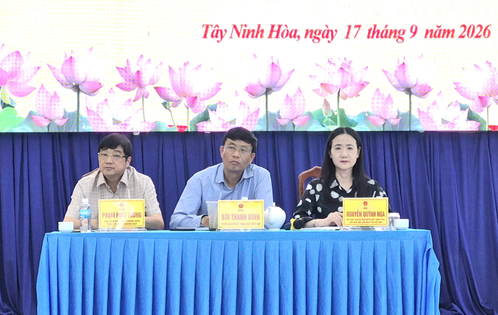 Các đại biểu HĐND tỉnh tiếp xúc cử tri xã Tây Ninh Hòa.
