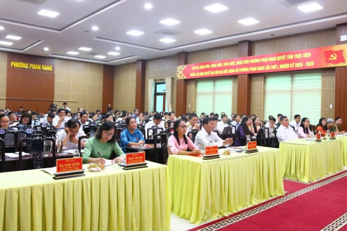 Đảng ủy phường Phan Rang quán triệt, triển khai các văn bản của Trung ương, Tỉnh ủy