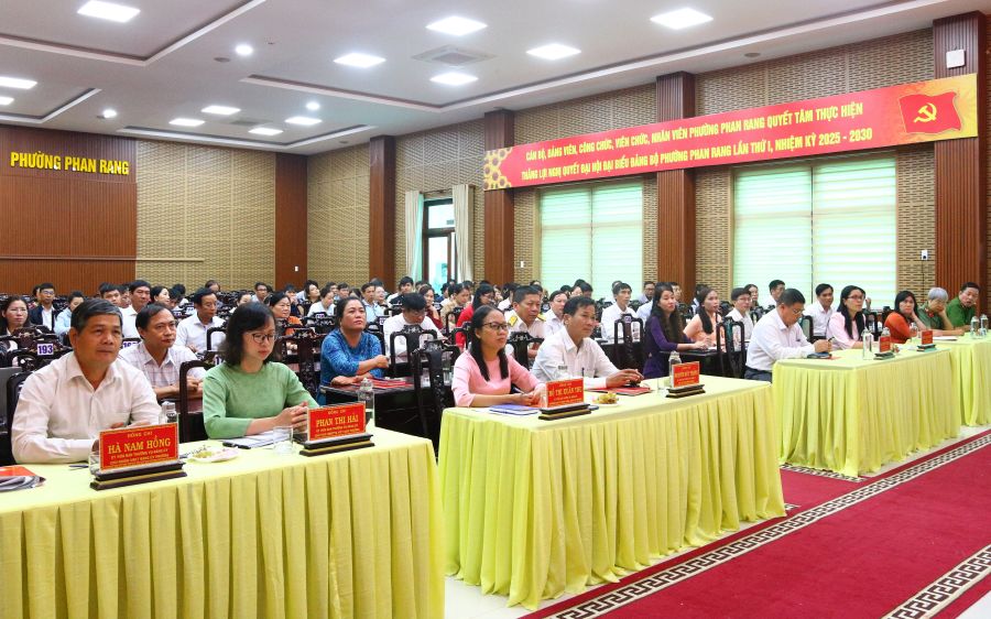 Các đại biểu tham dự hội nghị.