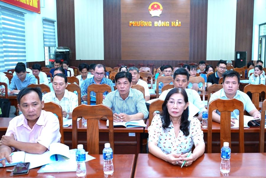 Các đại biểu tham dự hội nghị.