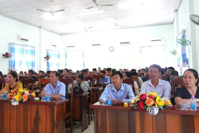 Trung tâm Chính trị Diên Khánh bồi dưỡng lý luận chính trị cho 96 đảng viên mới 