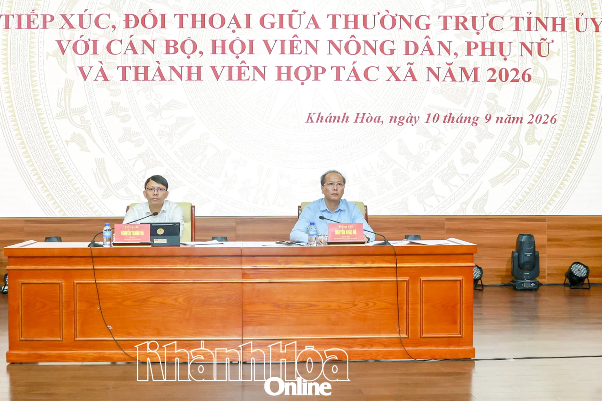 Đồng chí Nguyễn Khắc Hà và đồng chí Nguyễn Thanh Hà đồng chủ trì hội nghị.