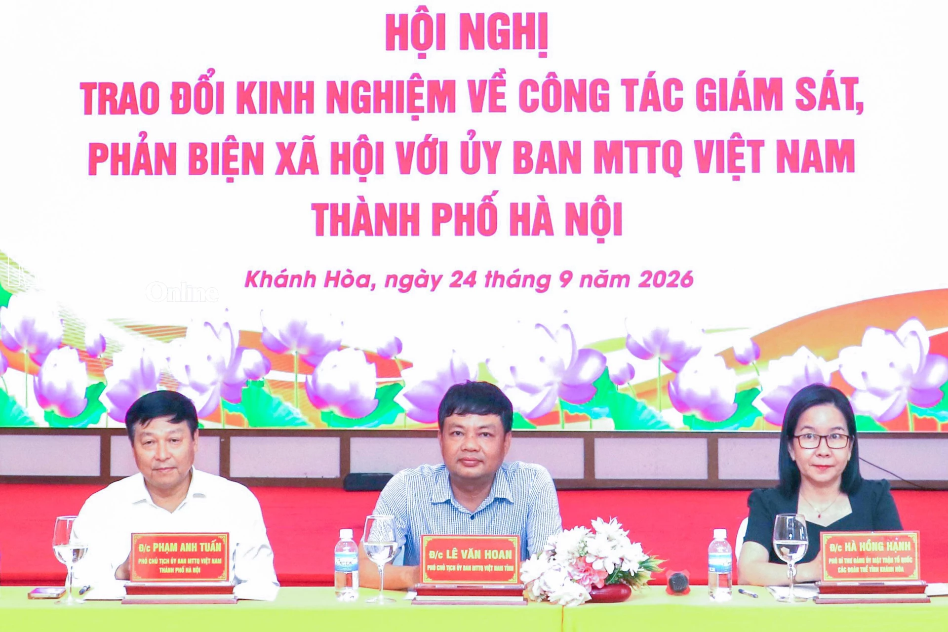 Các đồng chí chủ trì hội nghị.