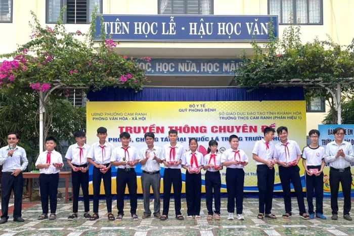 Phường Cam Ranh truyền thông phòng, chống tác hại thuốc lá cho gần 1.000 giáo viên, học sinh