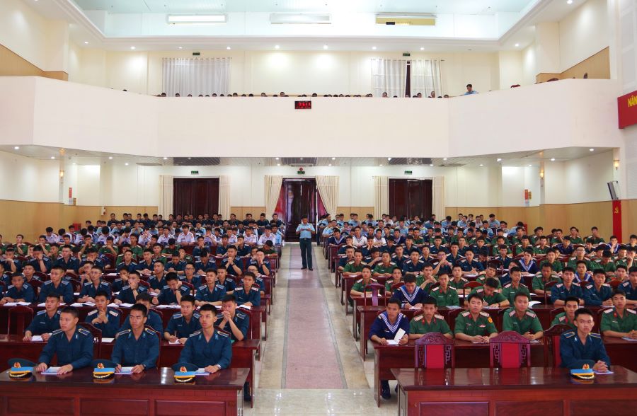 Các học viên tham dự buổi hướng nghiệp.