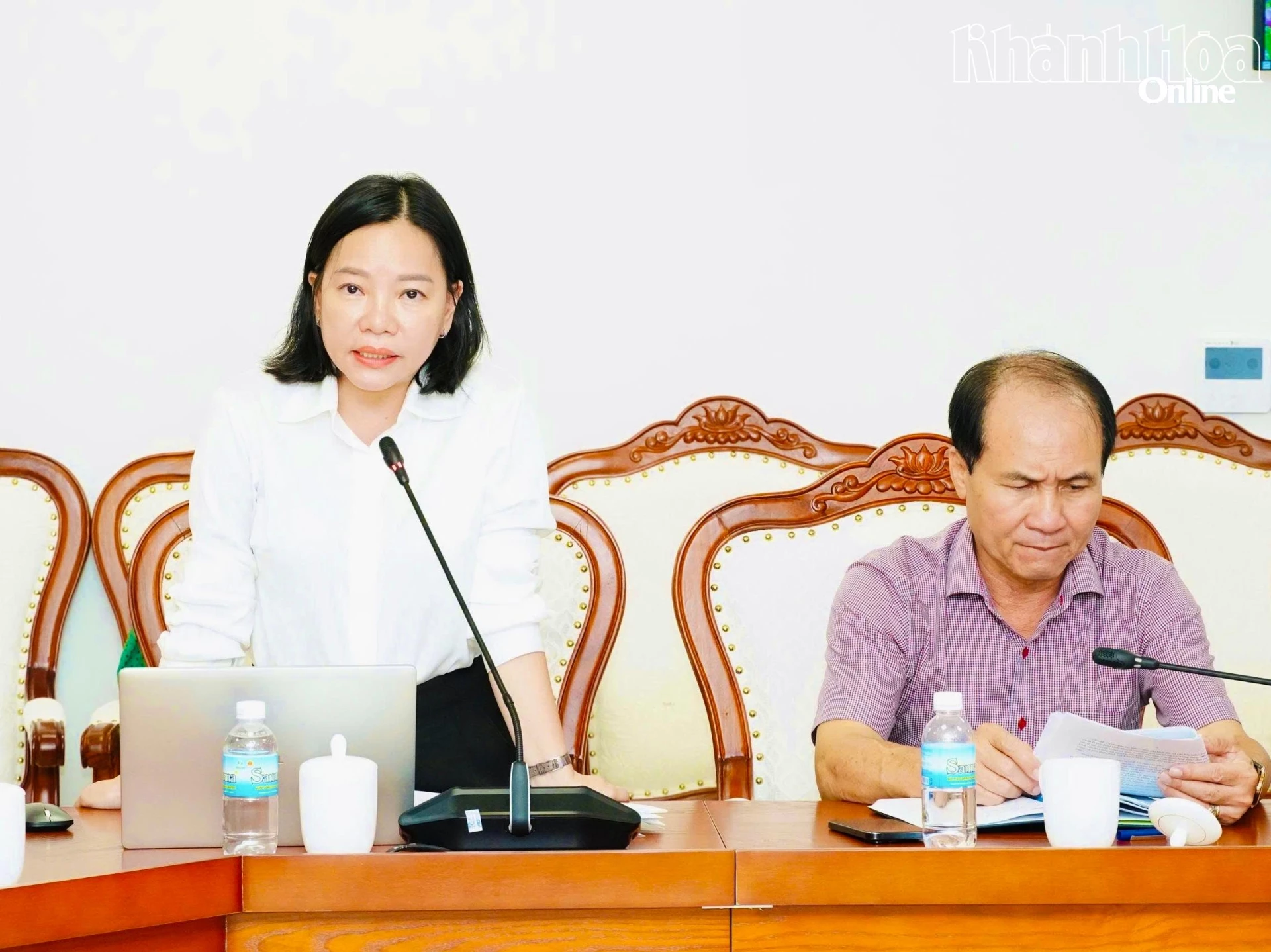 Bà Thái Thị Lệ Hằng - Giám đốc Sở Văn hóa, Thể thao và Du lịch báo cáo về ý tưởng tổ chức Festival Biển Khánh Hòa 2027.