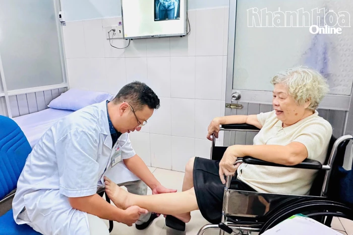 Giải pháp phục hồi sớm cho người bệnh gãy cổ xương đùi