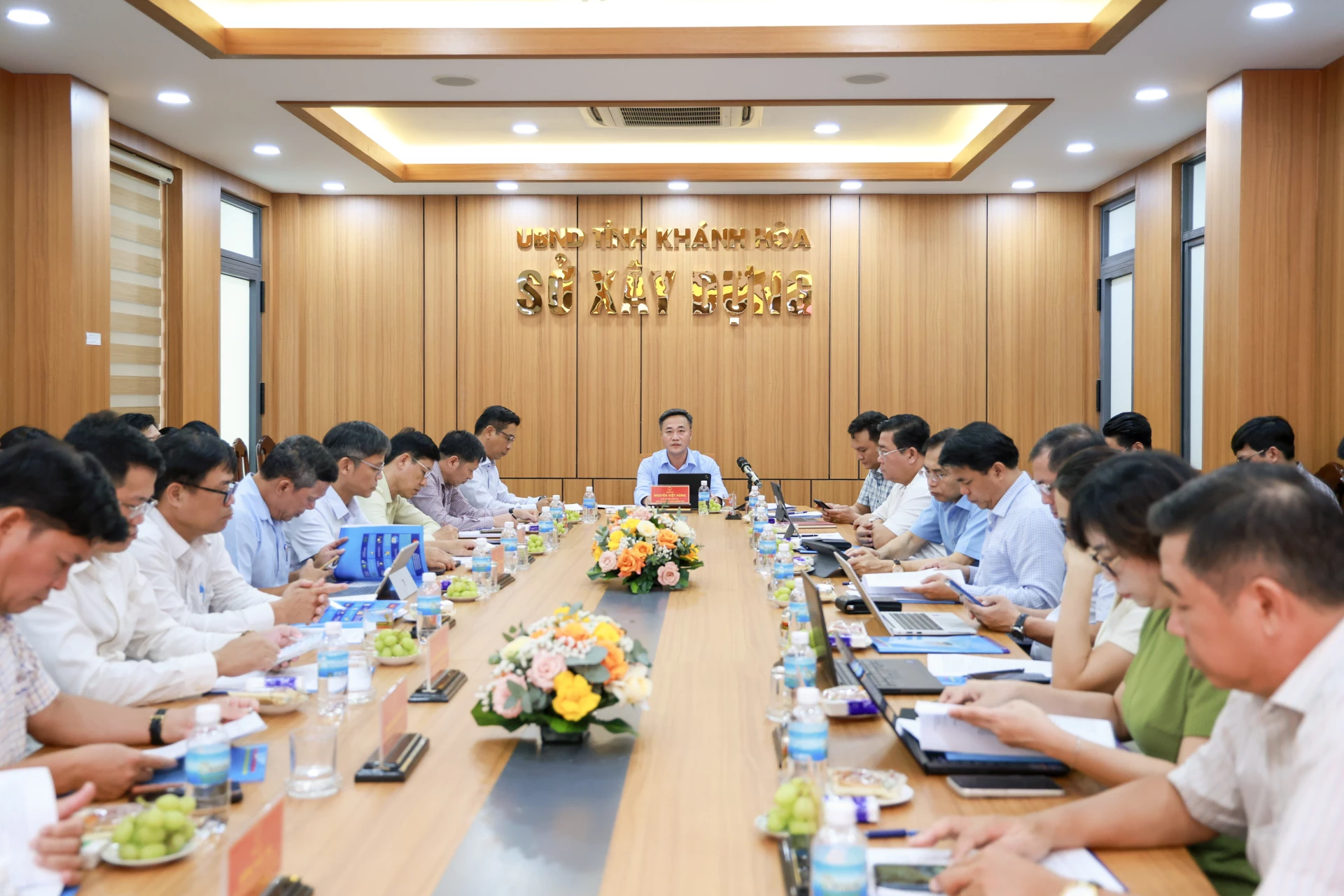 Quang cảnh cuộc làm việc.