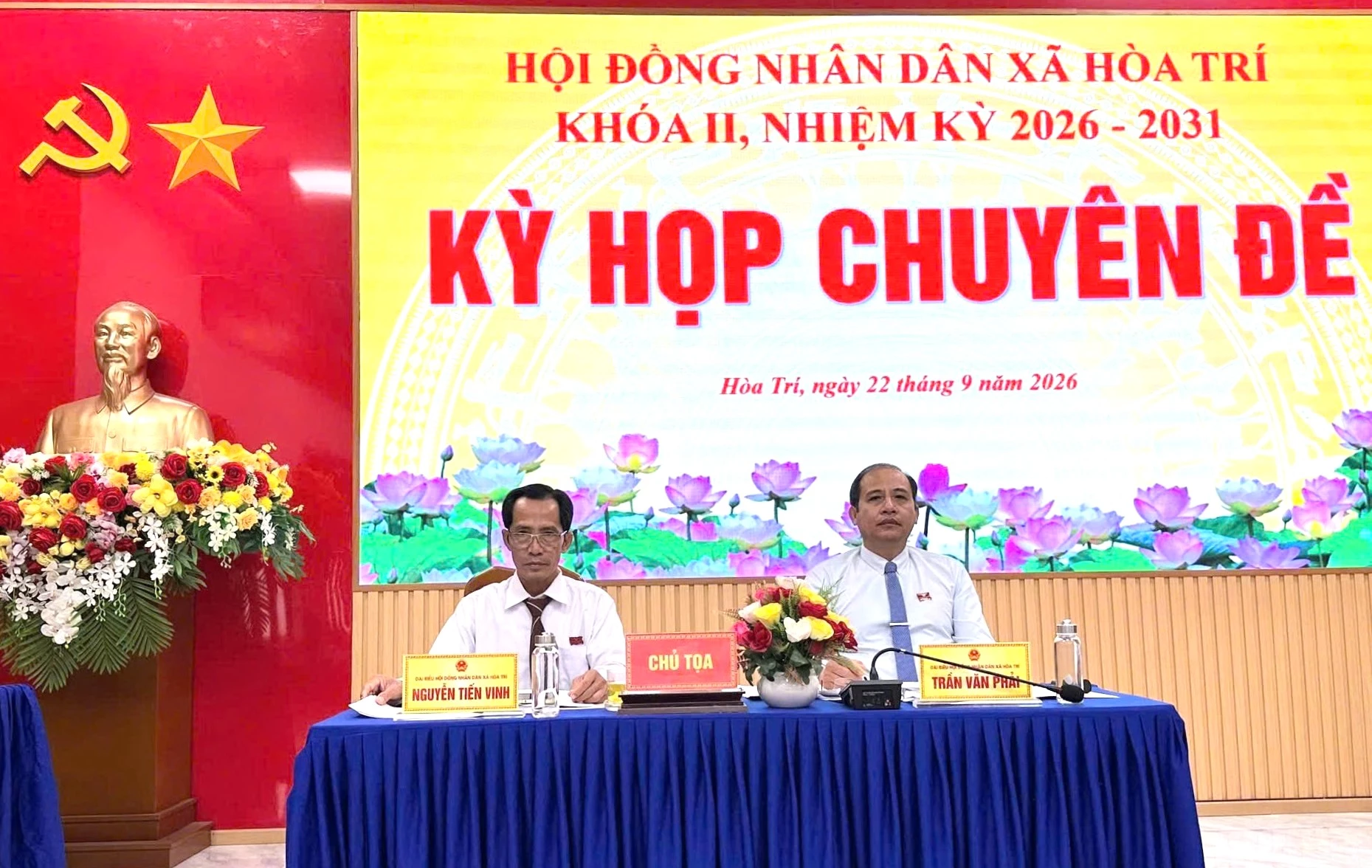 Chủ tọa điều h&agrave;nh kỳ họp.