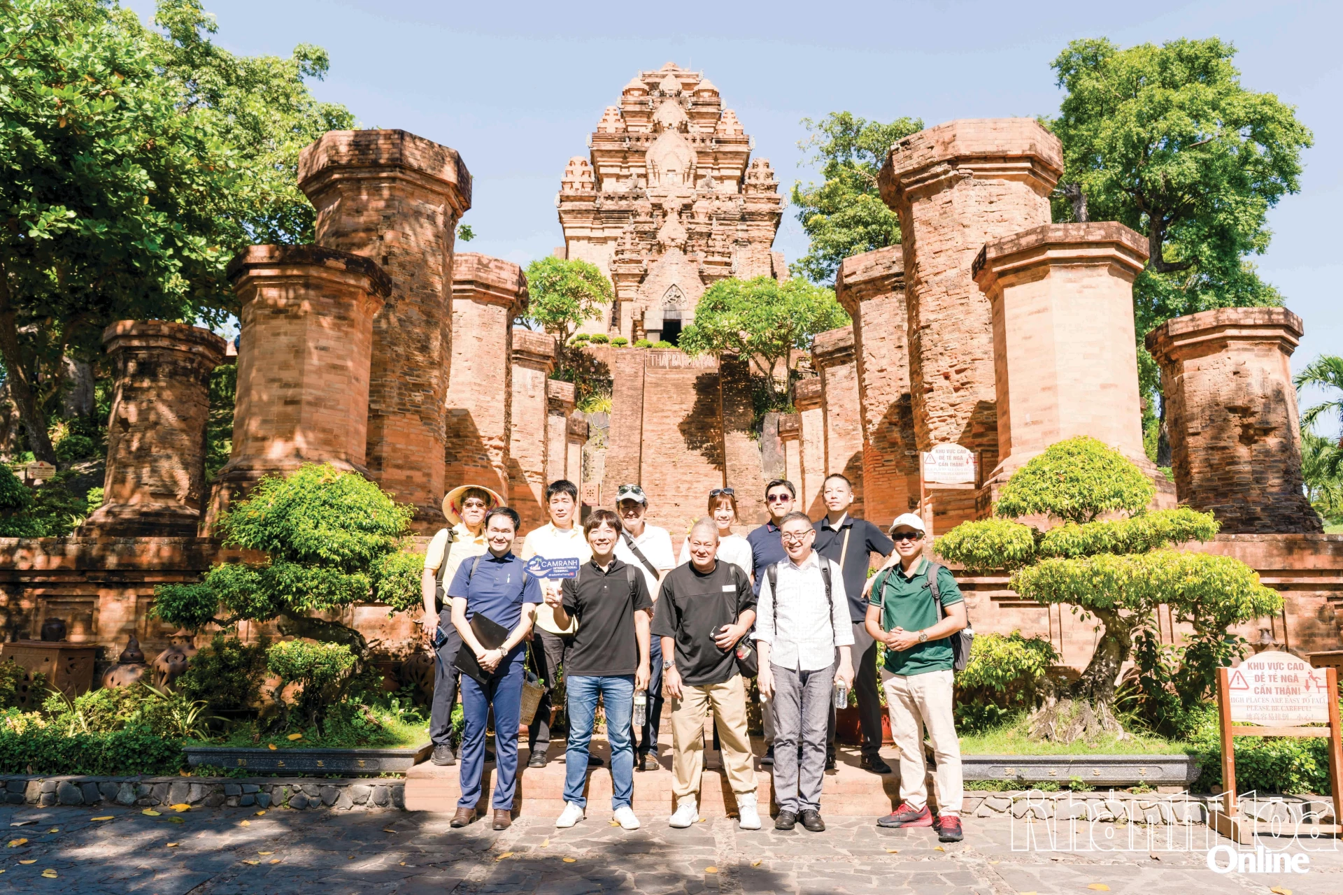 Đoàn famtrip Nhật Bản khảo sát tại Di tích quốc gia đặc biệt Tháp Bà Pô Nagar.
