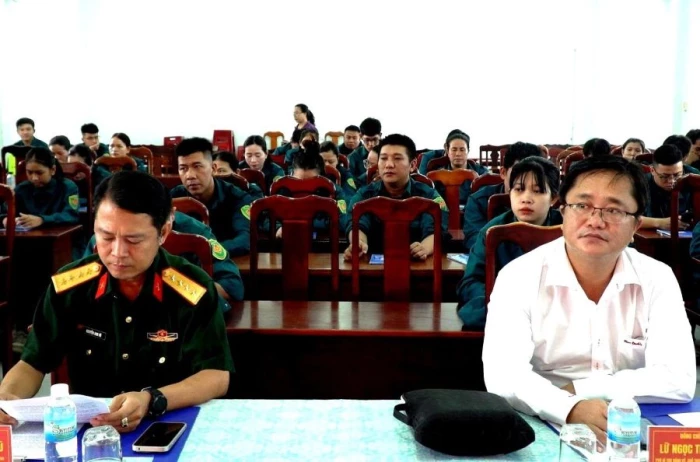 Phường Cam Ranh khai mạc huấn luyện dân quân binh chủng đợt 1