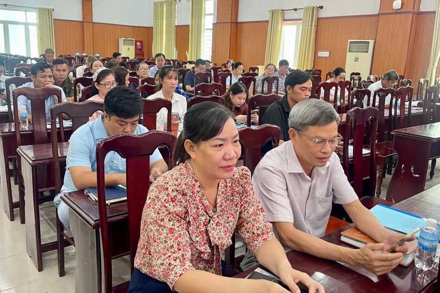 Các đại biểu tham dự hội nghị.
