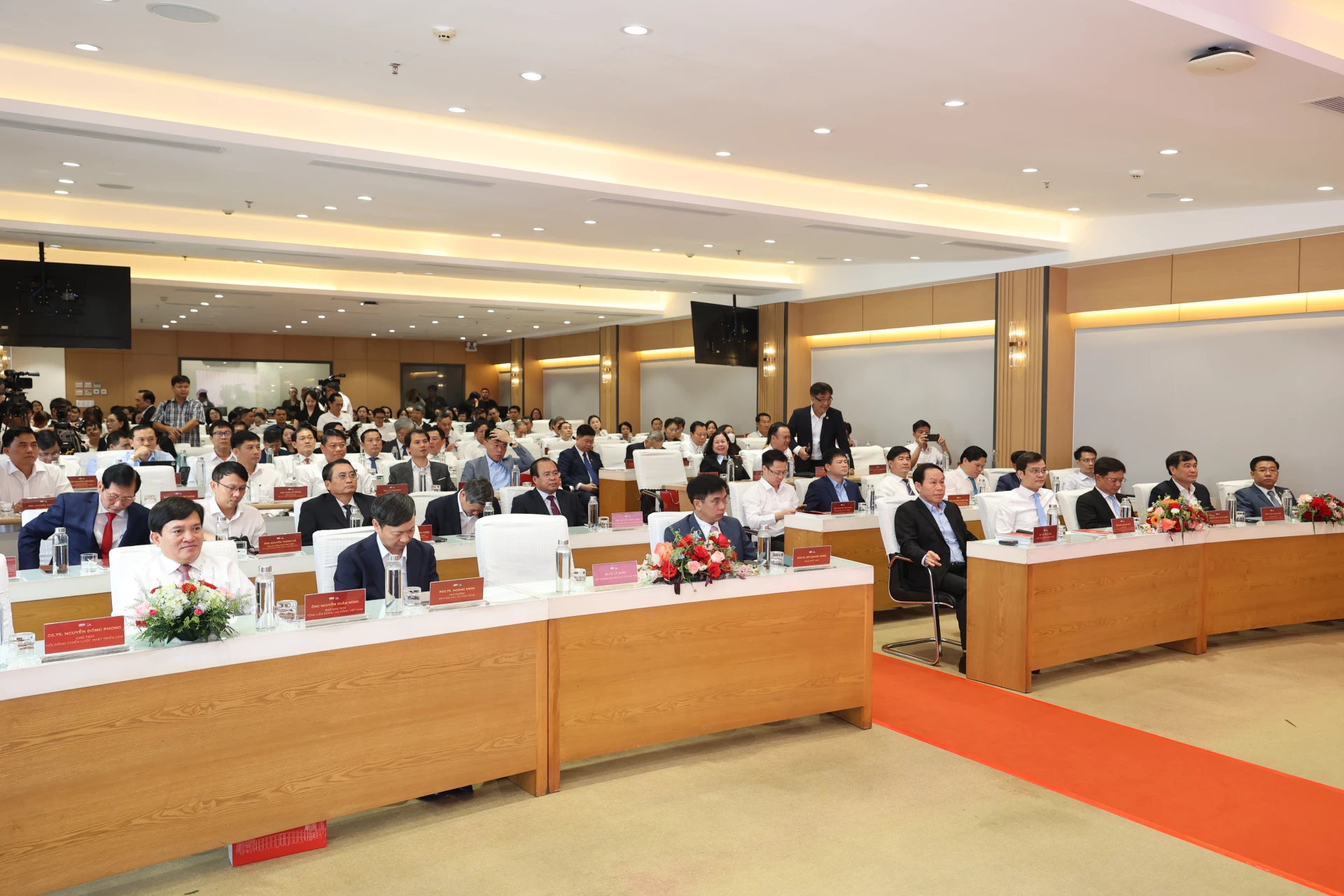 Đại biểu tham dự hội nghị.