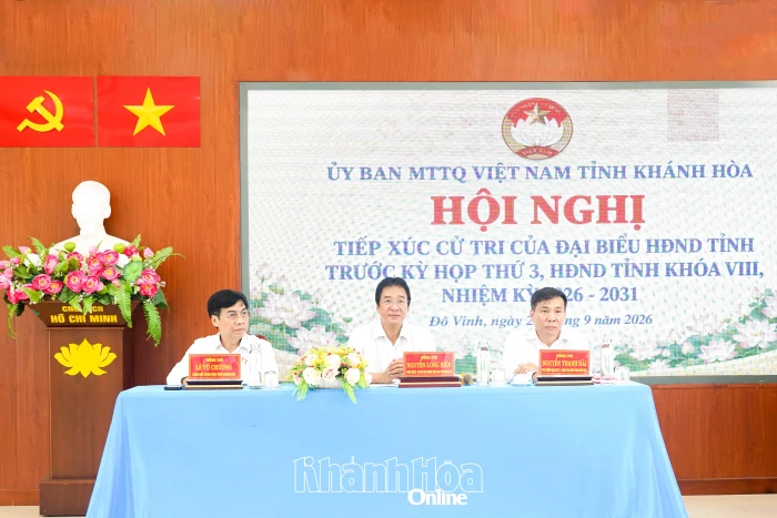 Phó Chủ tịch Thường trực UBND tỉnh Nguyễn Long Biên tiếp xúc cử tri phường Đô Vinh