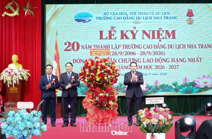 Trường Cao đẳng Du lịch Nha Trang kỷ niệm 20 năm thành lập và đón nhận Huân chương Lao động hạng Nhất