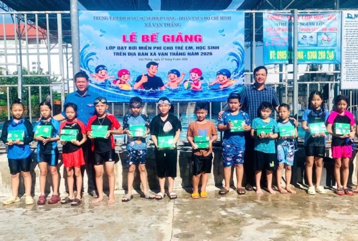Xã Vạn Thắng bế giảng lớp dạy bơi miễn phí cho học sinh
