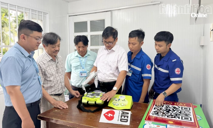 Lắp đặt 4 máy khử rung tim tự động dọc khu vực bờ biển phường Nha Trang