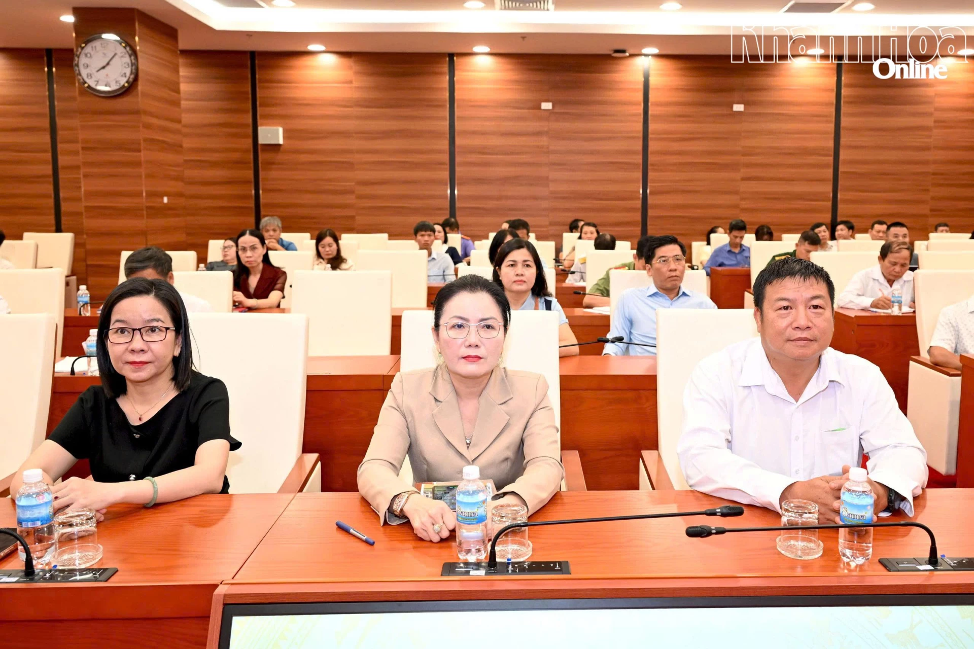 Các đồng chí: Võ Hoàn Hải; Phạm Thị Xuân Trang; Hà Hồng Hạnh - Phó Bí thư Đảng ủy MTTQ, các đoàn thể tỉnh tham dự hội nghị.