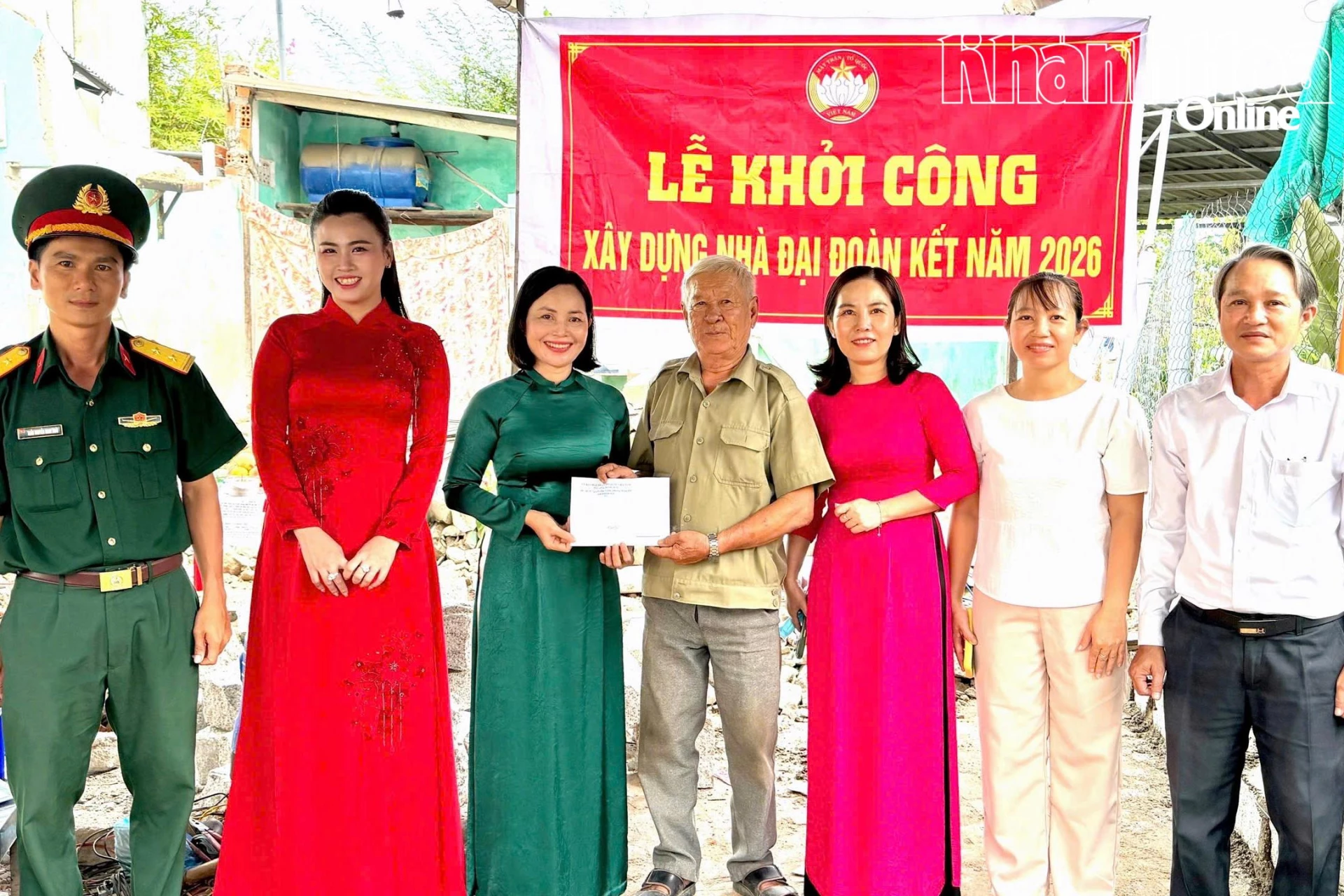 Ủy ban MTTQ Việt Nam phường Đông Hải khởi công xây dựng nhà Đại đoàn kết cho gia đình ông Bùi Văn Hải - hộ cận nghèo ở Tổ dân phố 18.