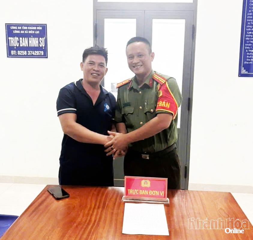 Sau khi nhận lại tài sản, ông Phạm Ngọc Luật đã tới Công an xã Diên Lạc gửi thư cảm ơn.