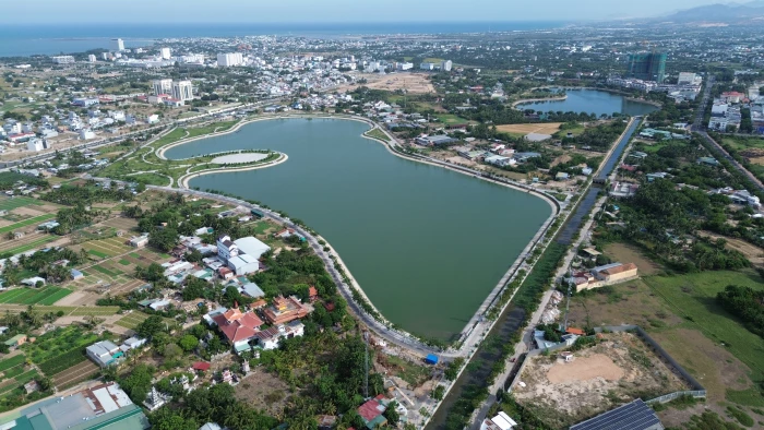 Phường Đông Hải xử lý ô nhiễm môi trường tại hồ điều hòa trung tâm