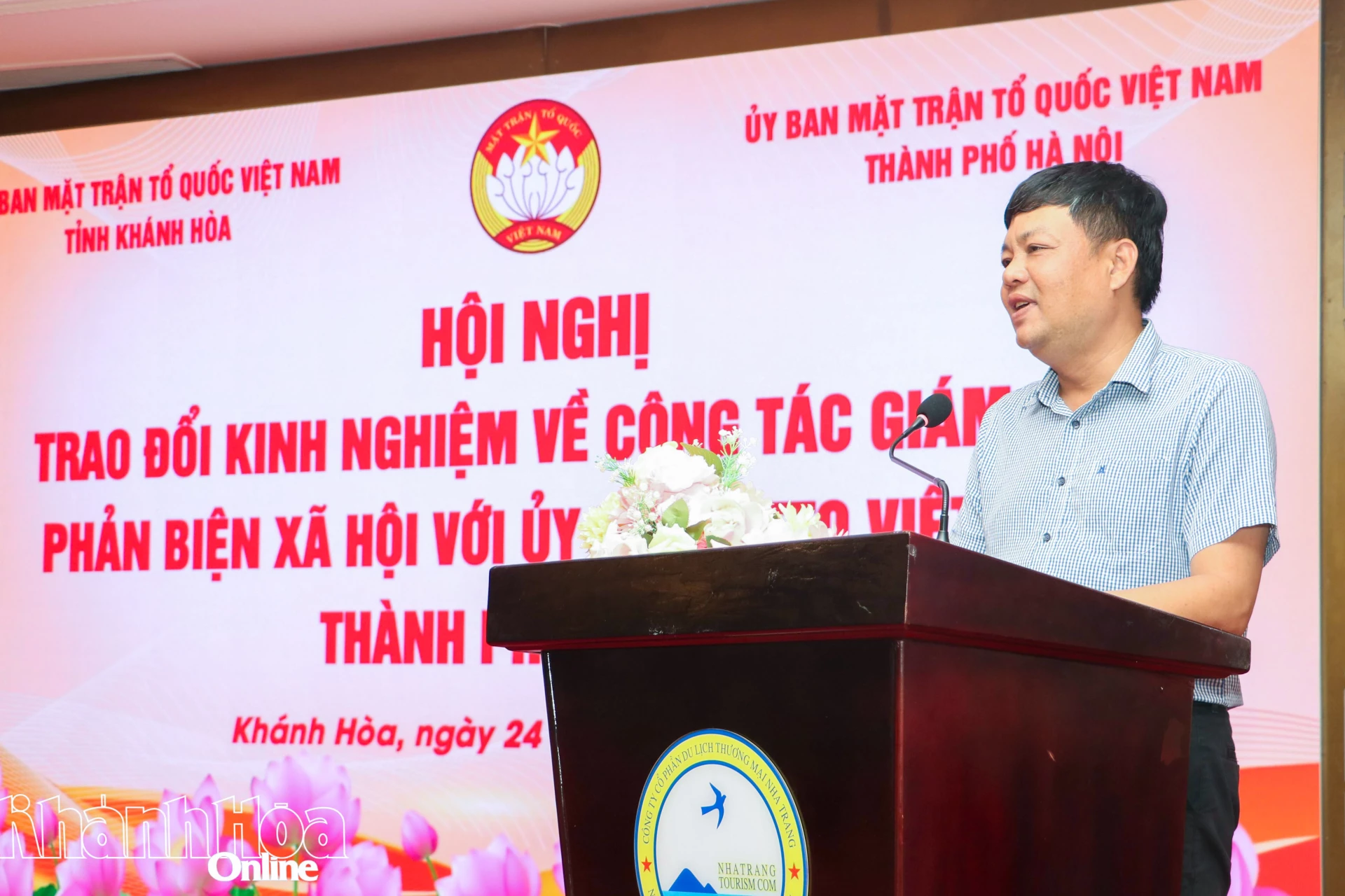 Ông Lê Văn Hoan - Phó Chủ tịch Ủy ban MTTQ Việt Nam tỉnh Khánh Hòa phát biểu tại hội nghị.