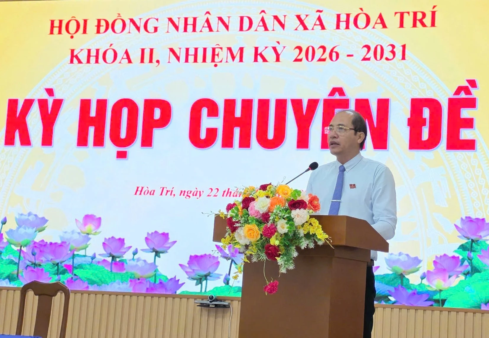 &Ocirc;ng Trần Văn Phải - B&iacute; thư Đảng ủy, Chủ tịch HĐND x&atilde; H&ograve;a Tr&iacute; ph&aacute;t biểu bế mạc kỳ họp.