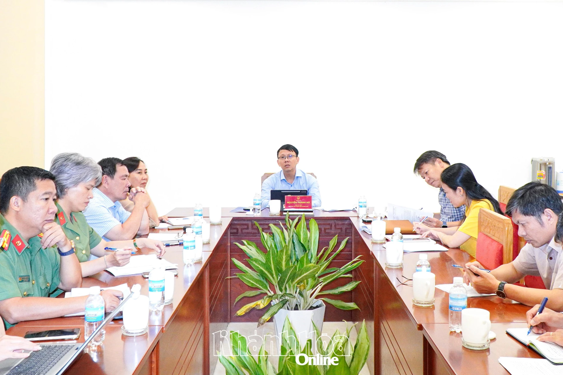 Quang cảnh cuộc họp.
