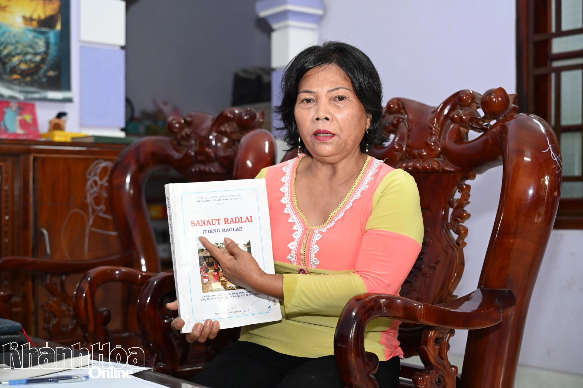 Quyển tài liệu Tiếng Raglai đã gắn bó với bà Serang Ha nhiều năm.

