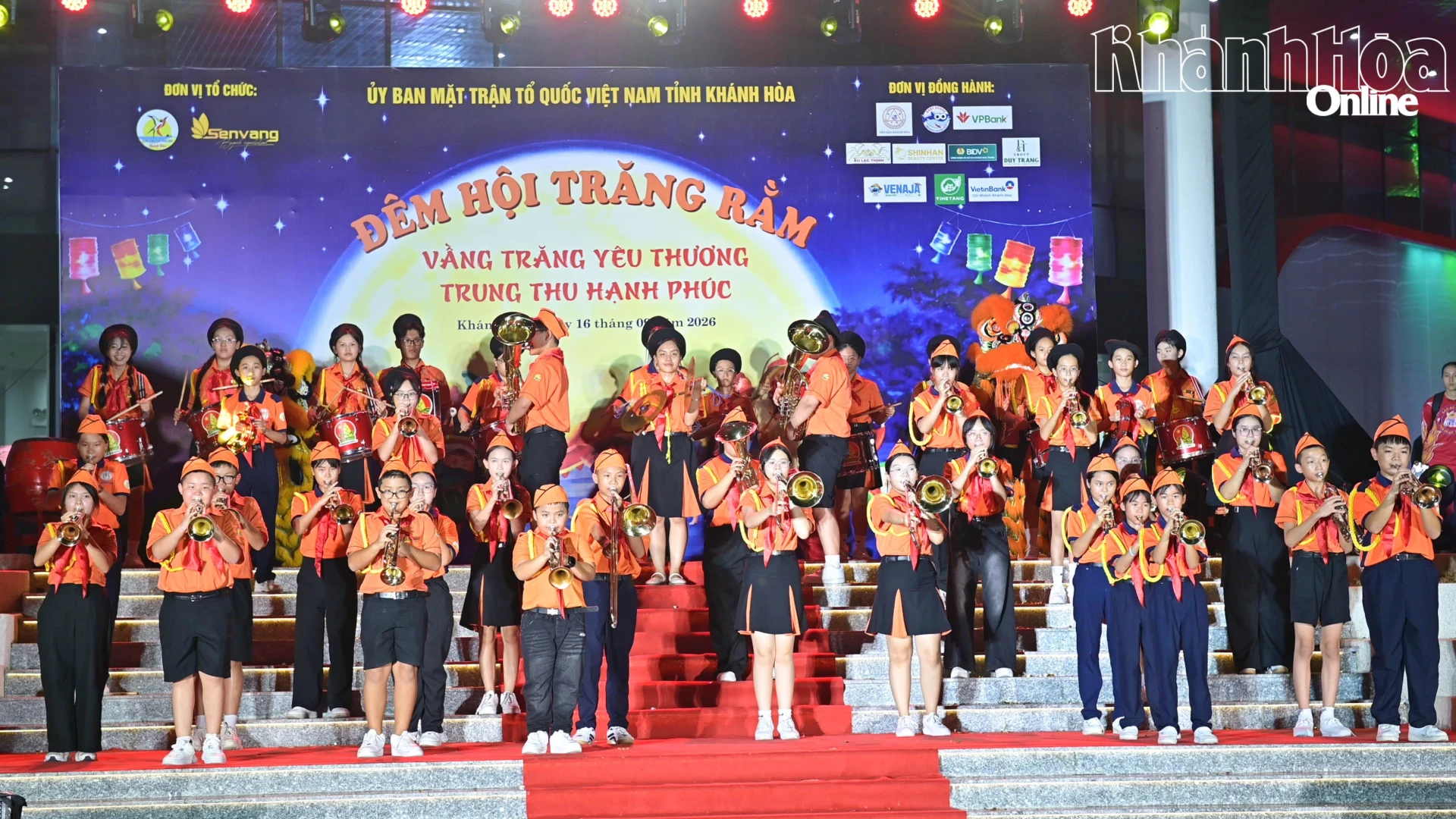 Đội Nghi thức Cung Văn hóa Thiếu nhi tỉnh biểu diễn tại chương trình.