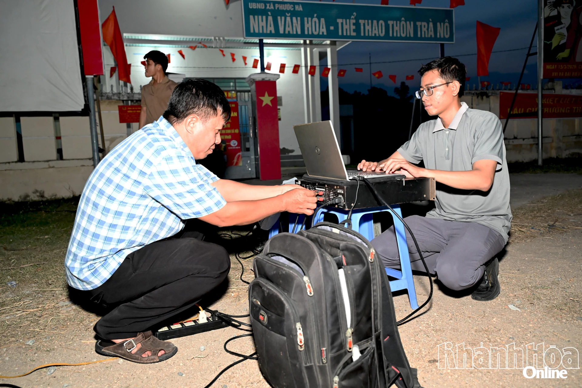 Công tác chuẩn bị của Tổ chiếu phim số 1.