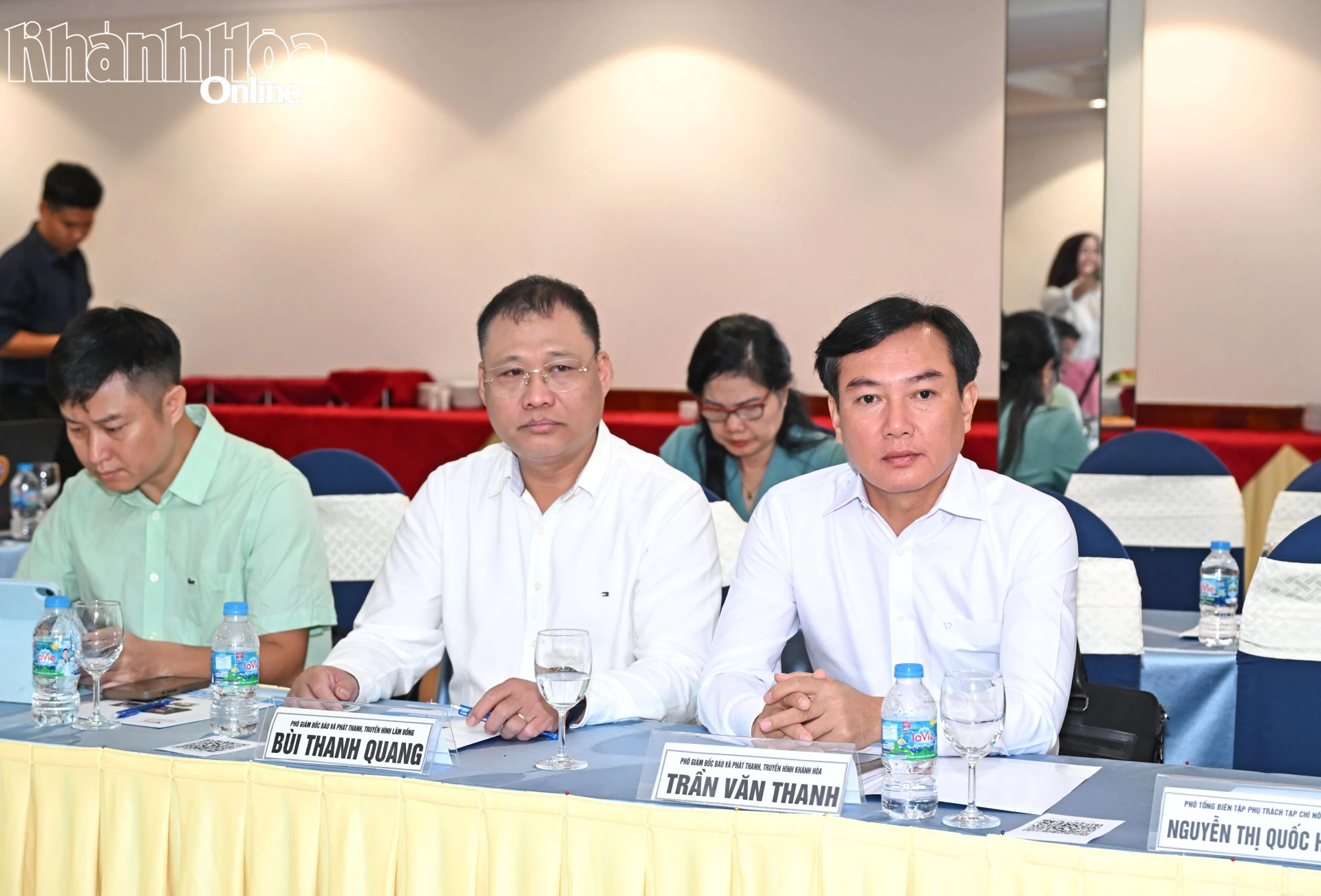 Ông Trần Văn Thanh và các đại biểu tham dự tọa đàm.

