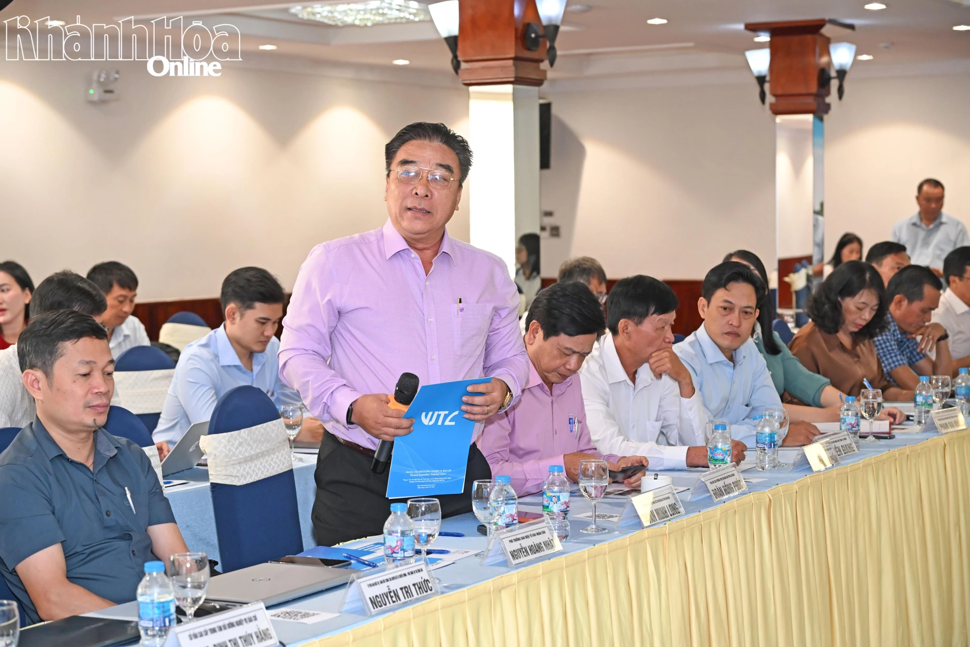 Ông Đoàn Minh Long phát biểu tại buổi tọa đàm.

