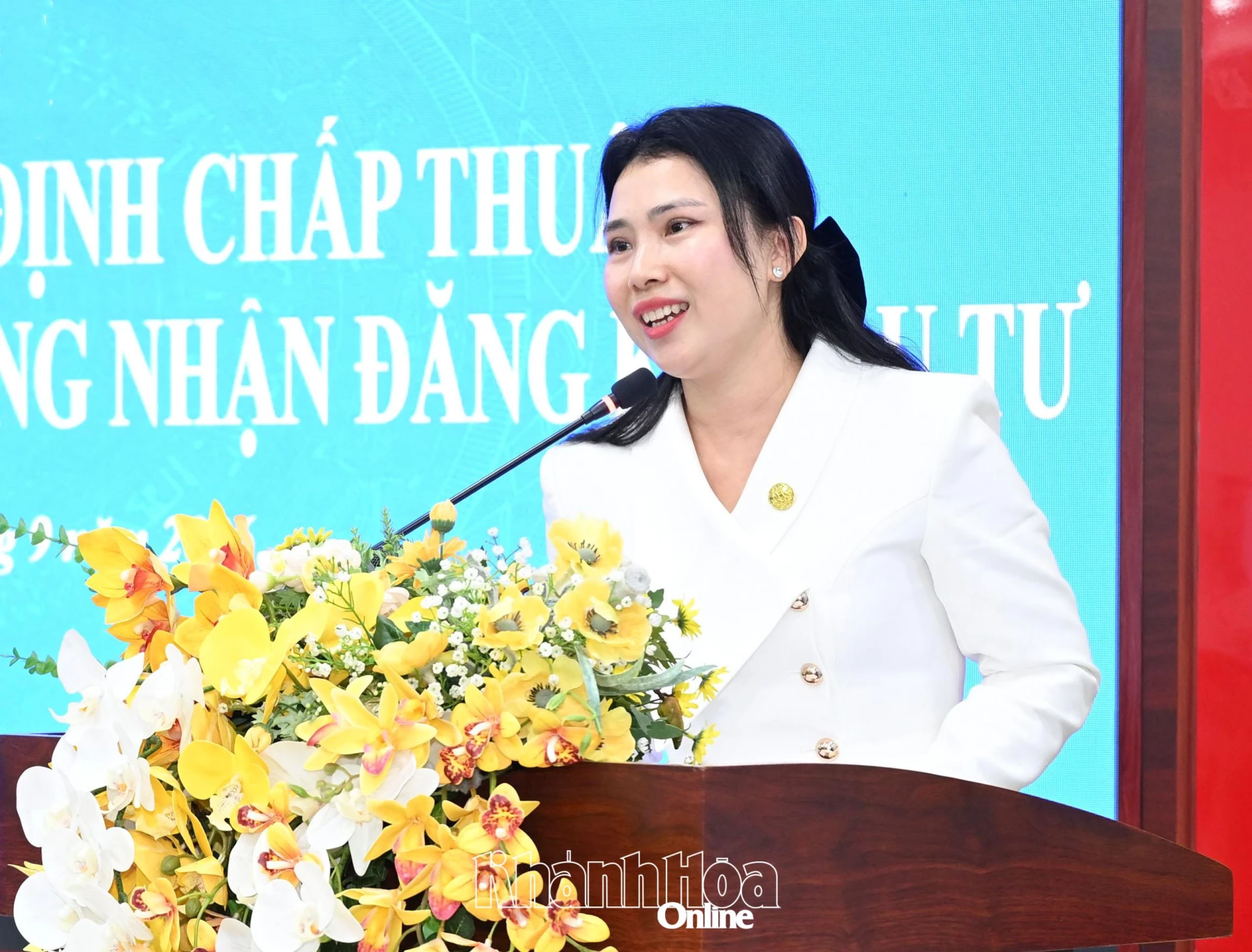 Bà Nguyễn Thị Thanh Đào - Tổng Giám đốc điều hành Tập đoàn Hoàn Cầu, đại diện các nhà đầu tư phát biểu tại buổi lễ.