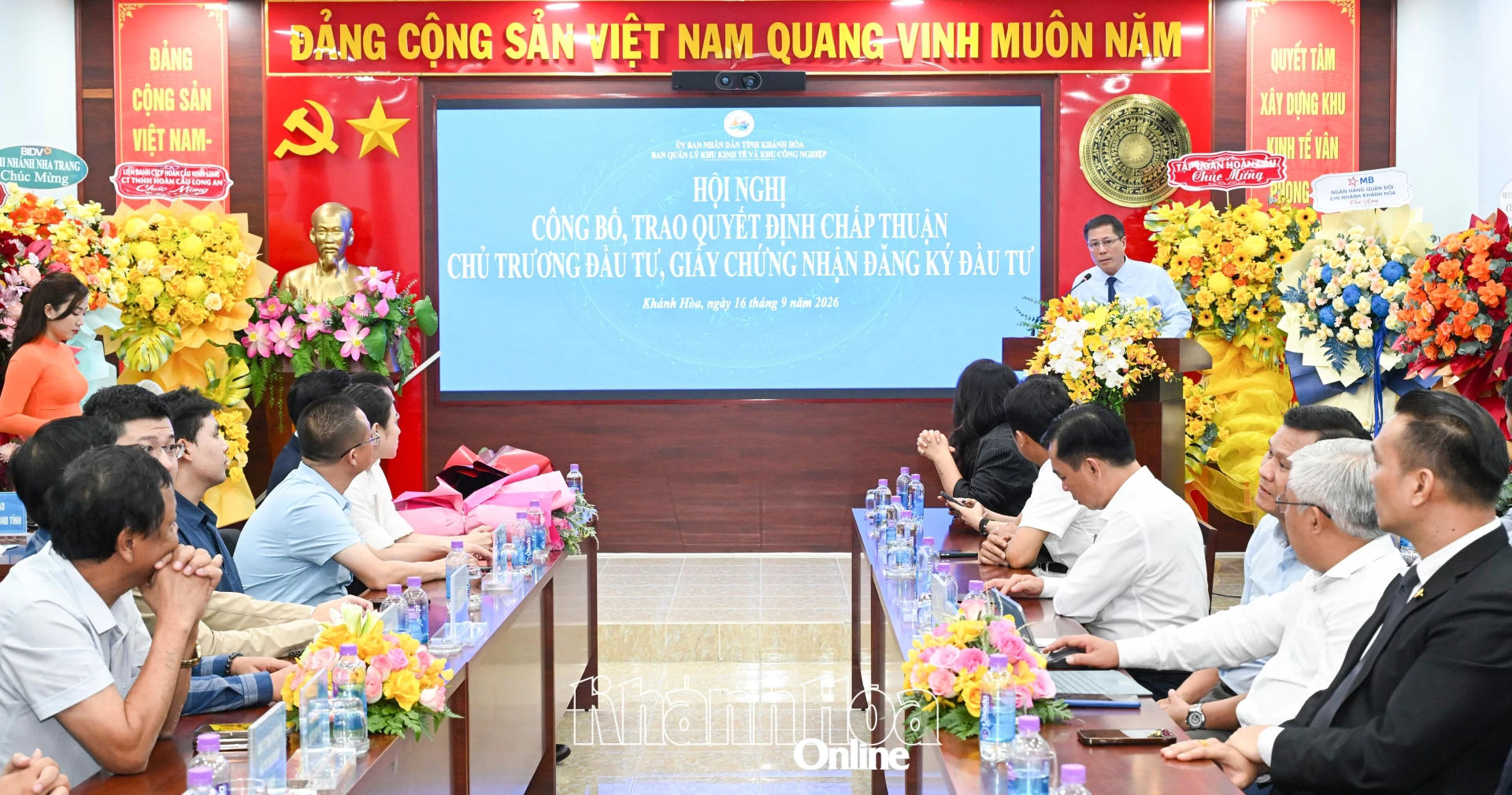 Quang cảnh hội nghị.
