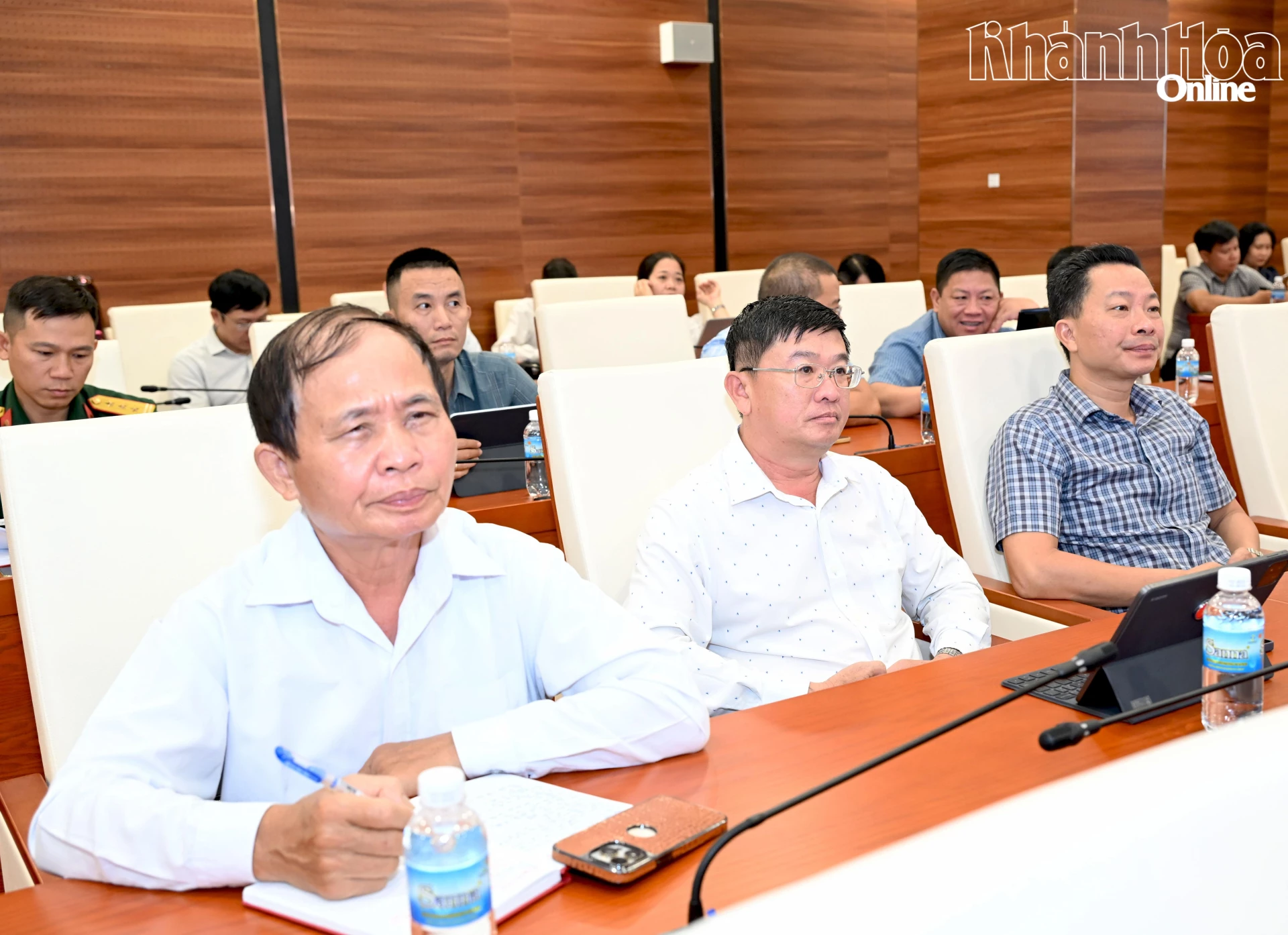 Các đại biểu tham dự hội nghị tại điểm cầu Tỉnh ủy Khánh Hòa.