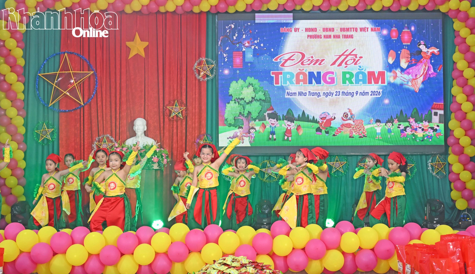 Một tiết mục văn nghệ do thiếu nhi phường Nam Nha Trang biểu diễn.