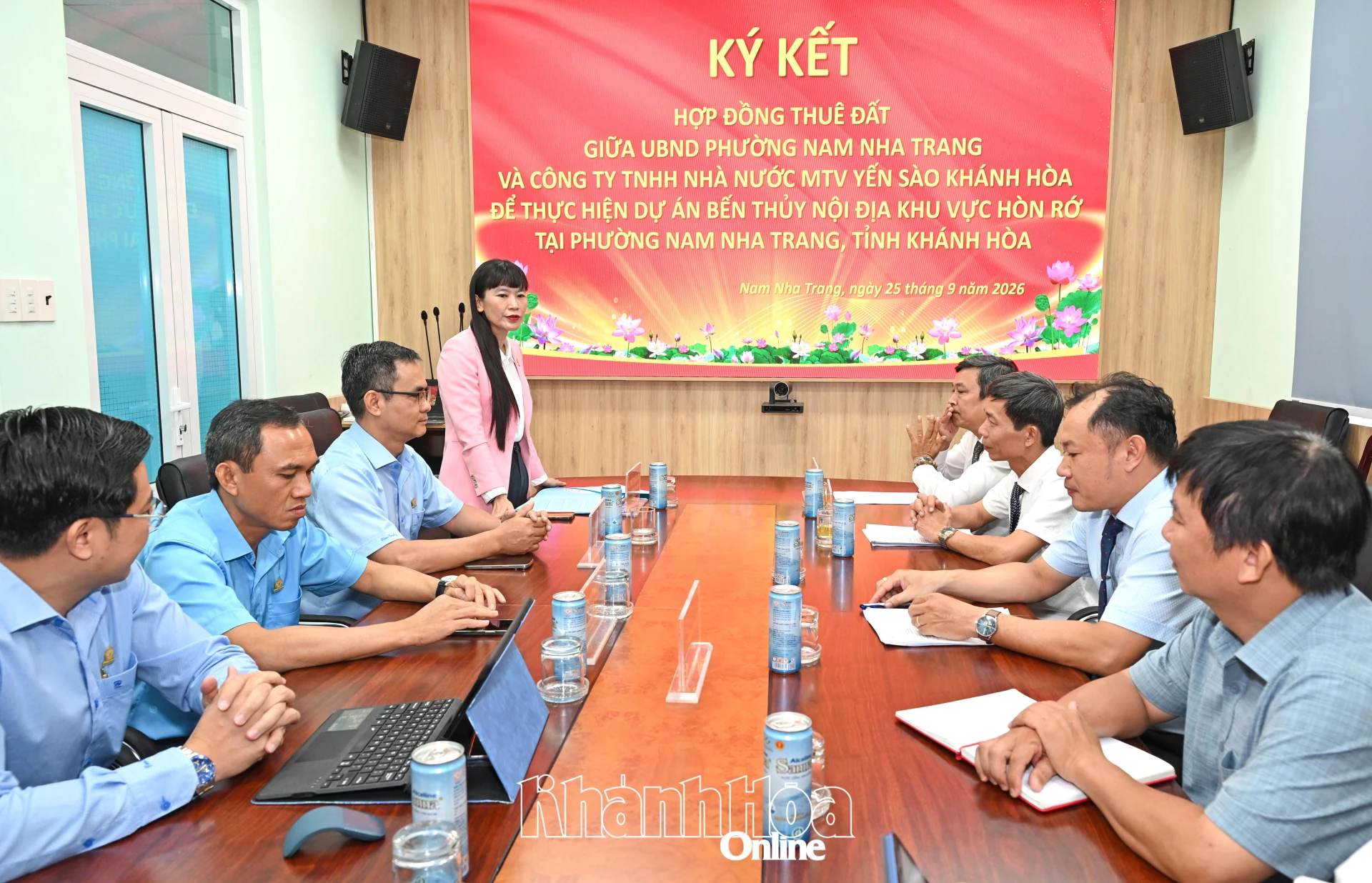 Quang cảnh buổi ký kết.