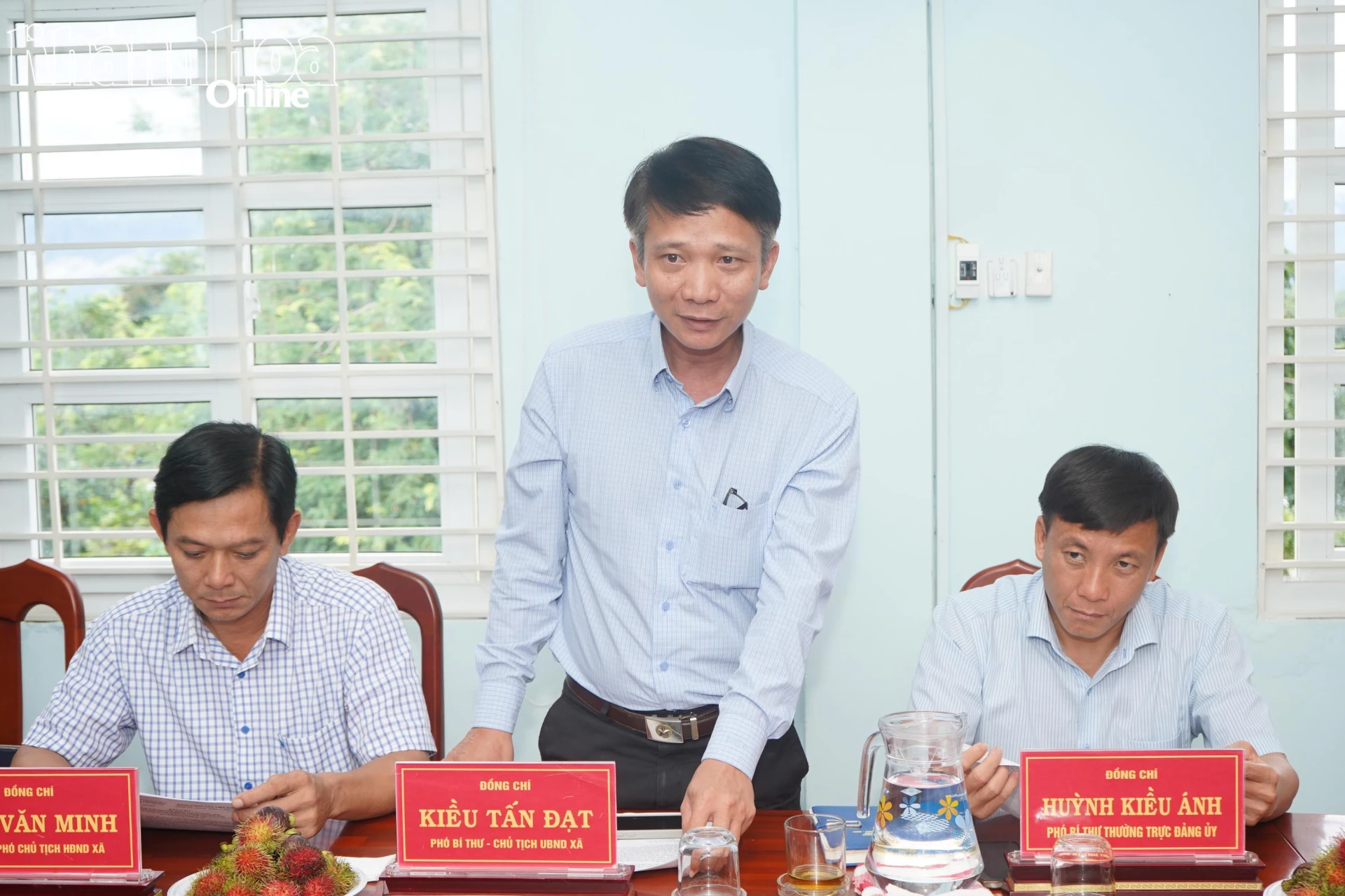 Lãnh đạo xã Phước Hà báo cáo tại buổi làm việc.