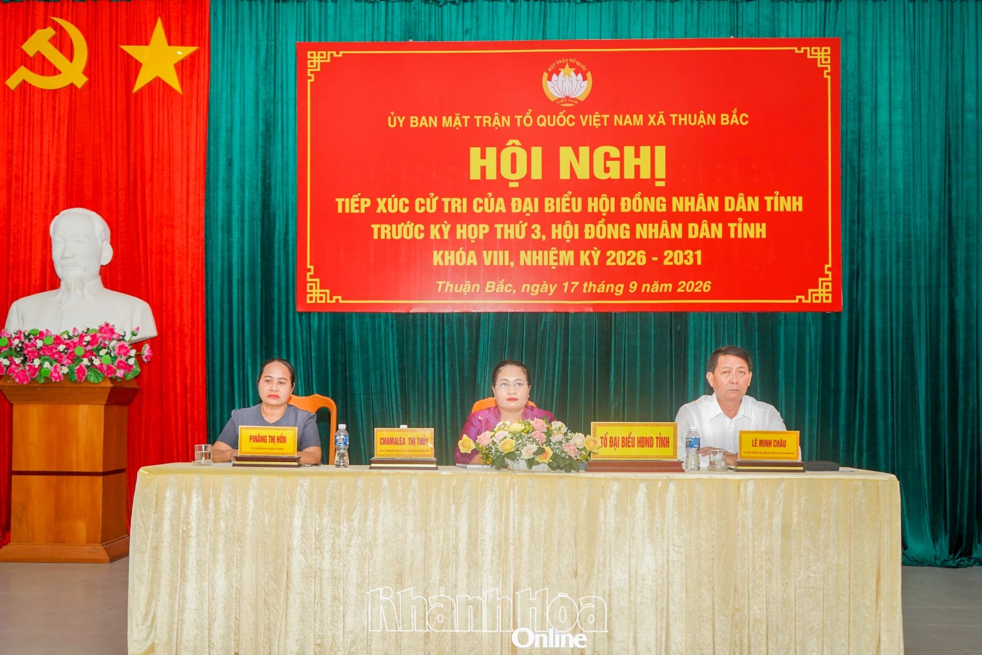Các đại biểu HĐND tỉnh tiếp xúc cử tri xã Thuận Bắc.