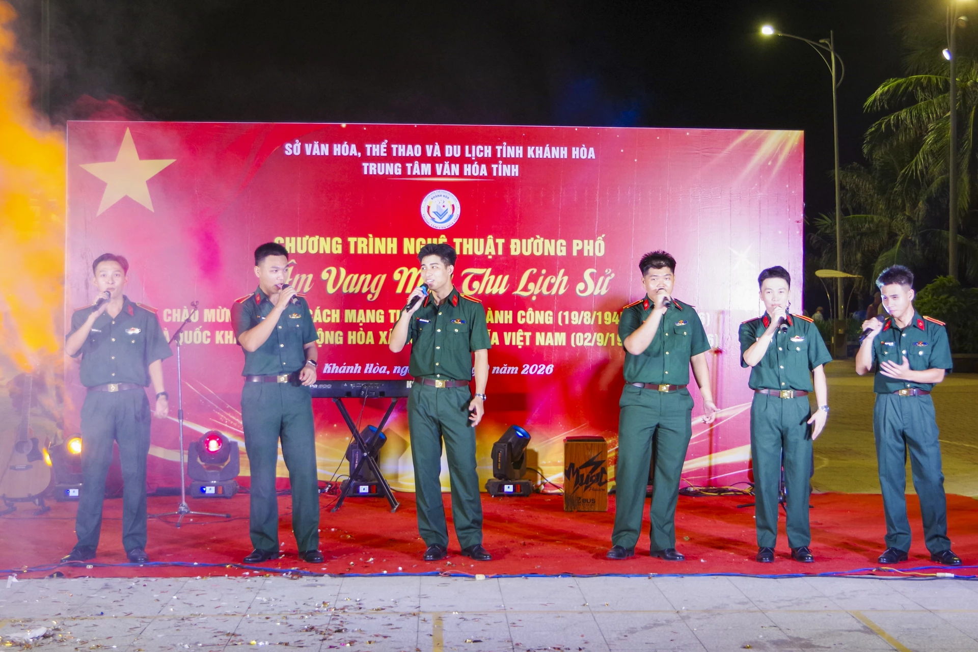 Phần biểu diễn của các chiến sĩ, học viên đến từ Trường Sĩ quan Thông tin.