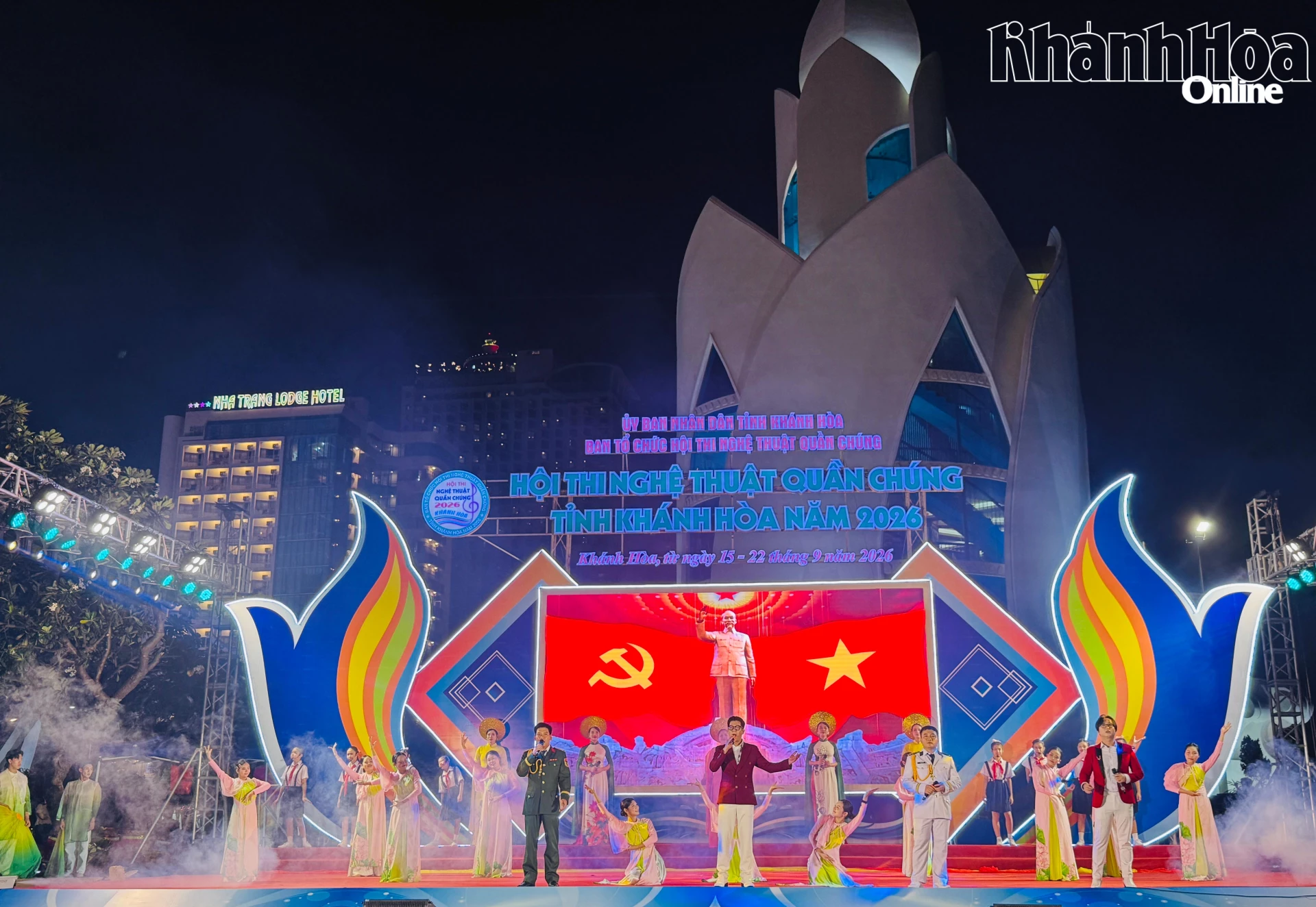 Tiết mục văn nghệ mở màn lễ khai mạc.