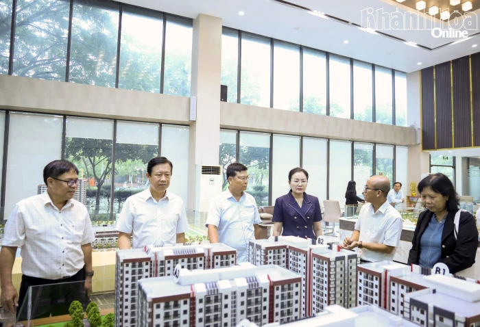 Đoàn giám sát của Thường trực HĐND tỉnh khảo sát việc triển khai các dự án nhà ở xã hội