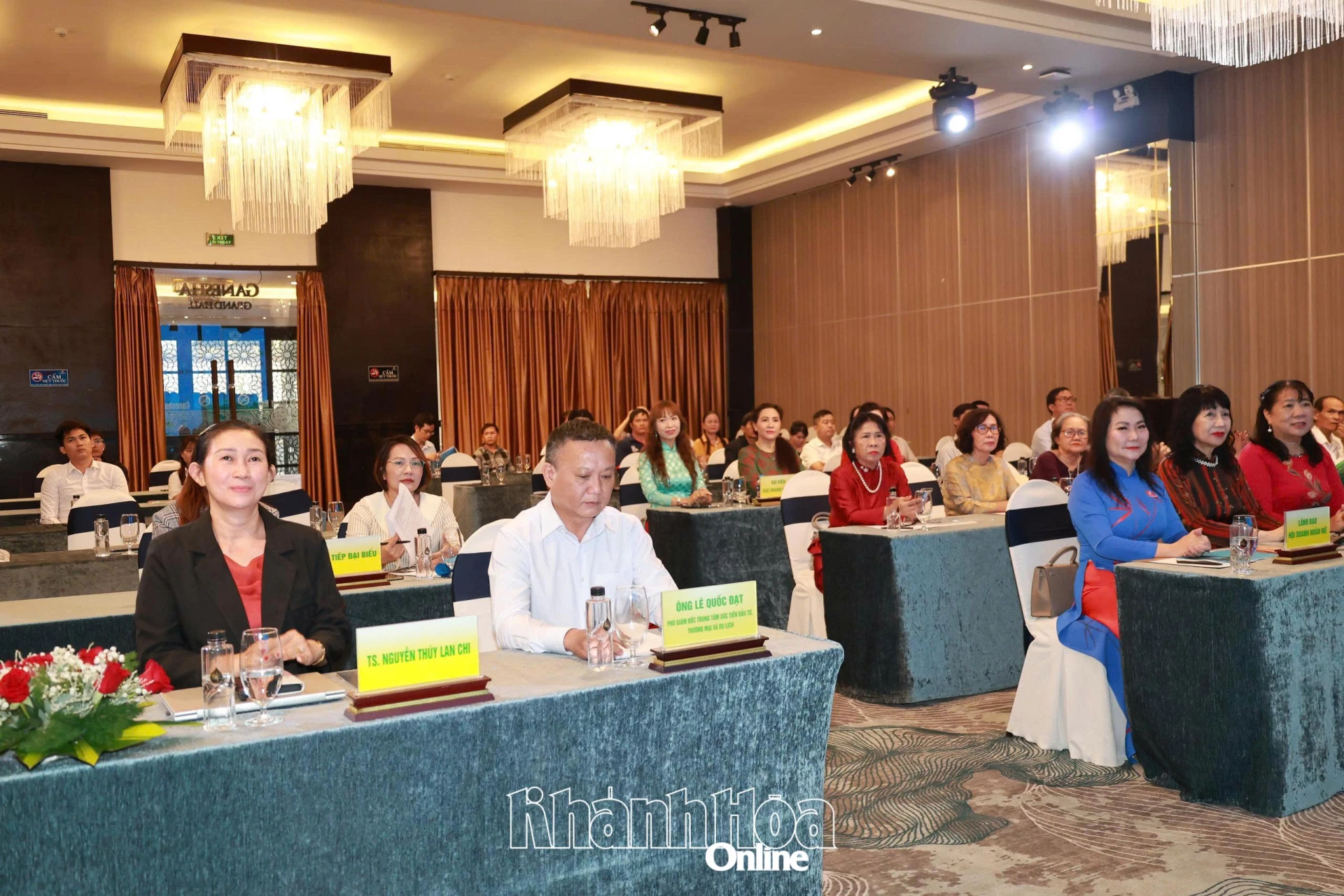 Các đại biểu tham dự hội nghị.