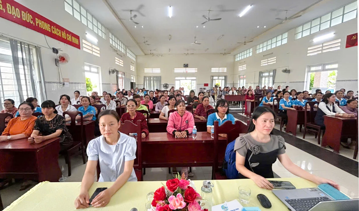 C&aacute;c học vi&ecirc;n tham gia lớp bồi dưỡng.