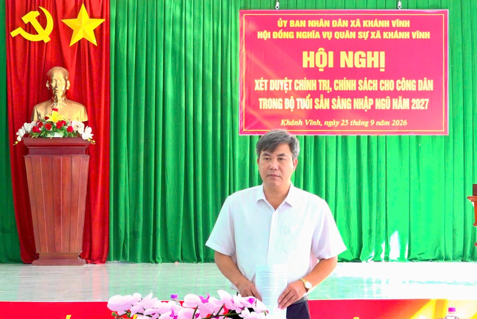 Lãnh đạo xã Khánh Vĩnh phát biểu chỉ đạo tại hội nghị. Ảnh: PHÙNG QUỲNH.