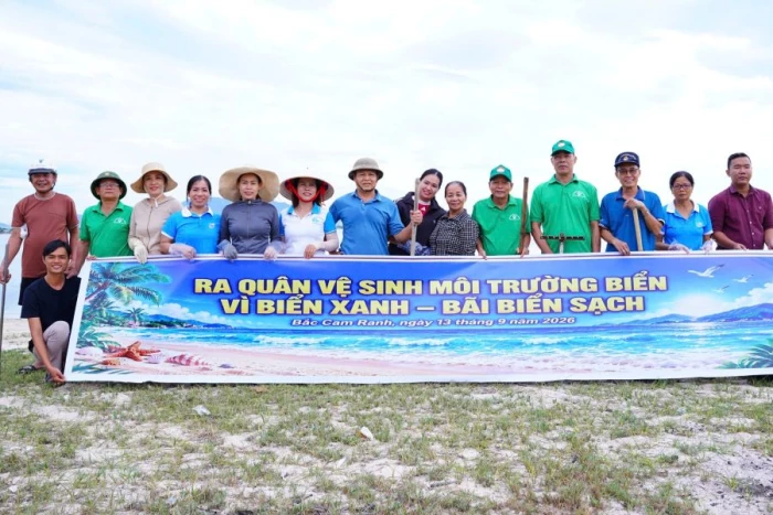 Phường Bắc Cam Ranh ra quân làm sạch môi trường biển