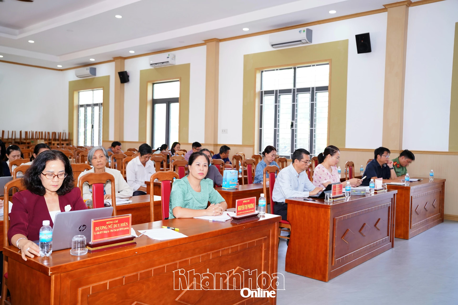 Lãnh đạo và cử tri phường Bắc Cam Ranh tham dự buổi tiếp xúc cử  tri